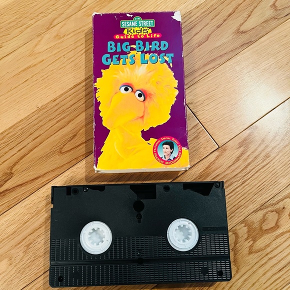 Sesame Street “Big Bird Gets Lost” VHS tape - Picture 4 of 11